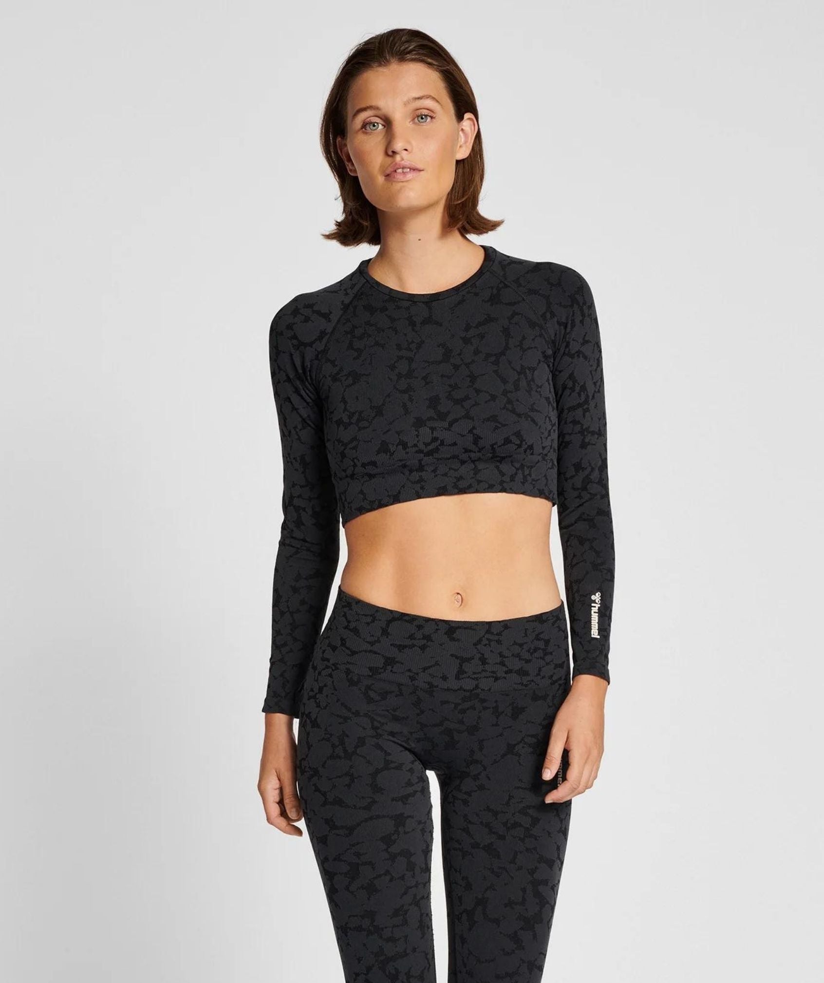 Hummel® - PI Seamless Crop T-shirt LS (Black)