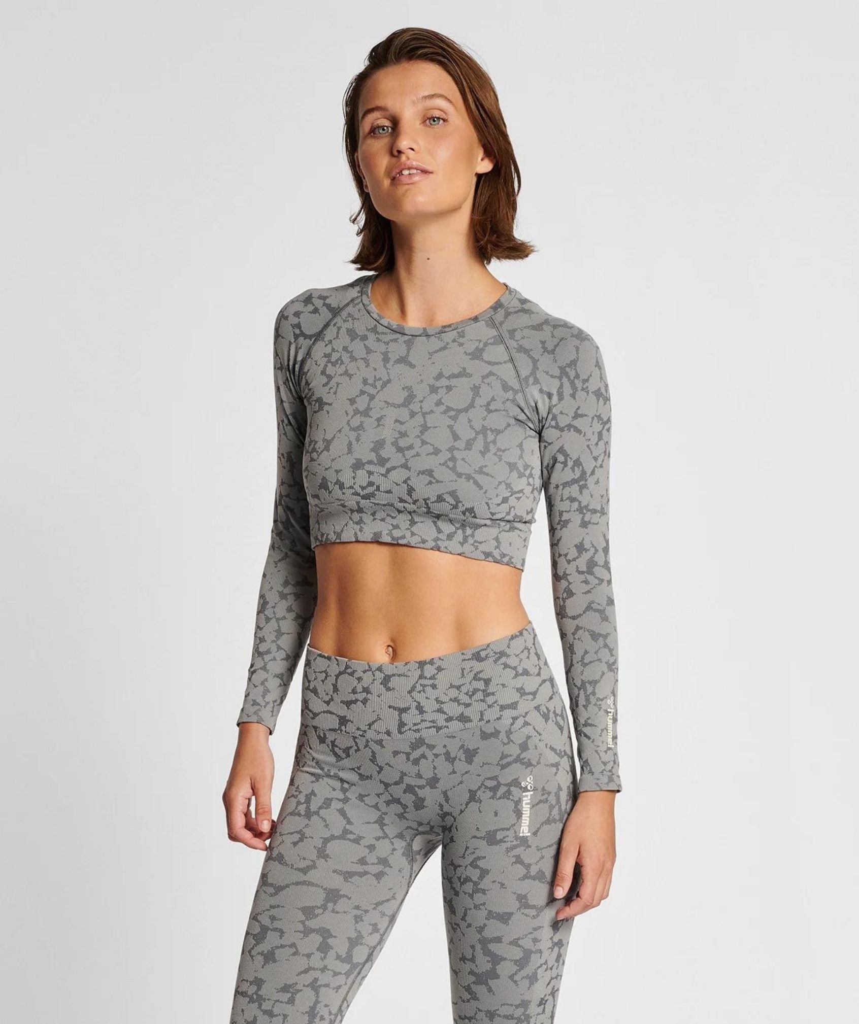 Hummel® - PI Seamless Crop T-shirt LS (Sharkskin)