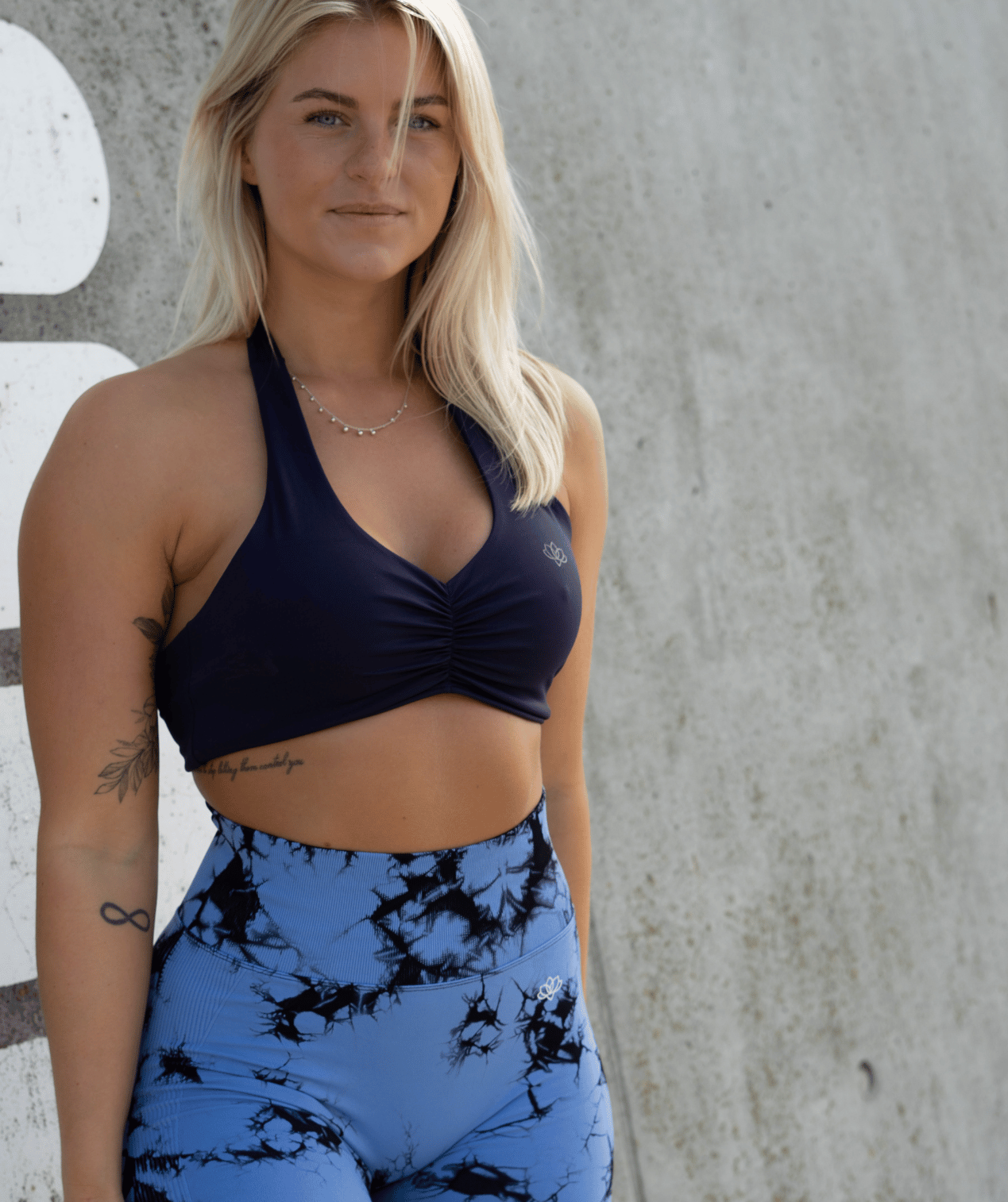 Jentle - Elara Halterneck Sports Bra (Dark Blue)