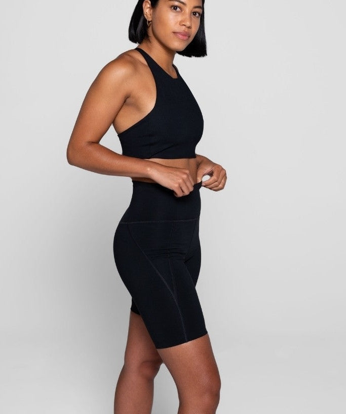 Girlfriend Collective Biker Shorts (Black)⎜HURTIG OG GRATIS