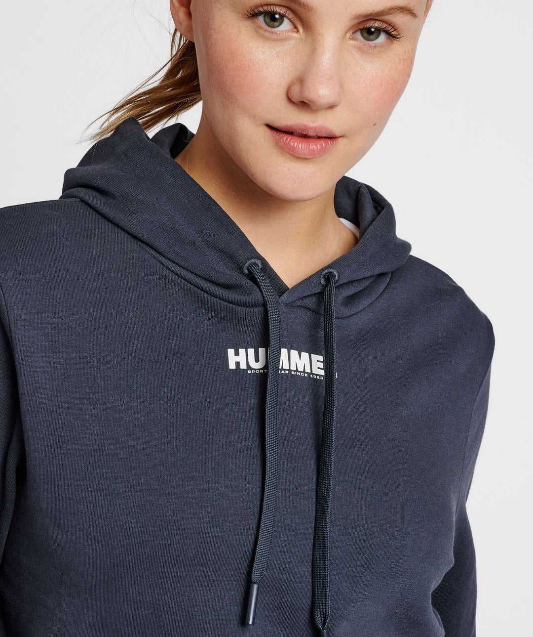 Hummel® - Legacy Cropped Hoodie (Blue Nights)