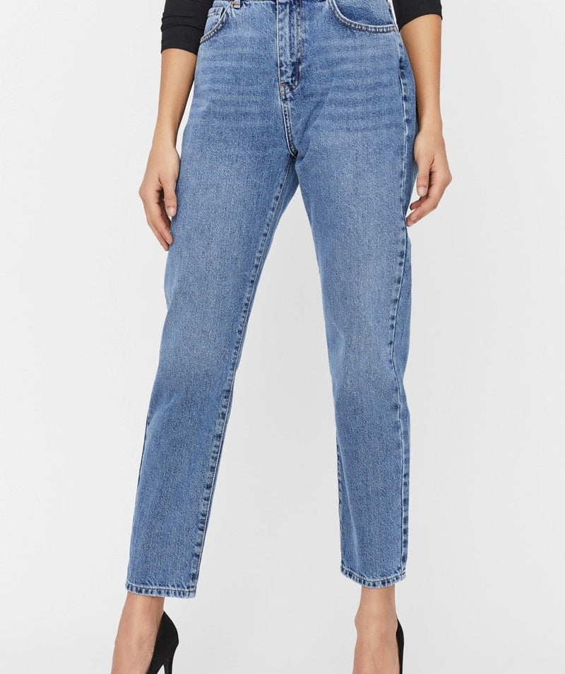 Noisy May - Isabel Ankl Mom Jeans (Medium Blue)
