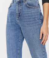Noisy May - Isabel Ankl Mom Jeans (Medium Blue)