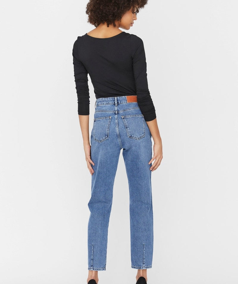 Noisy May - Isabel Ankl Mom Jeans (Medium Blue)