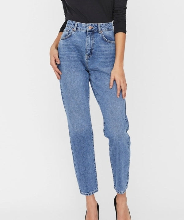 Noisy May - Isabel Ankl Mom Jeans (Medium Blue)
