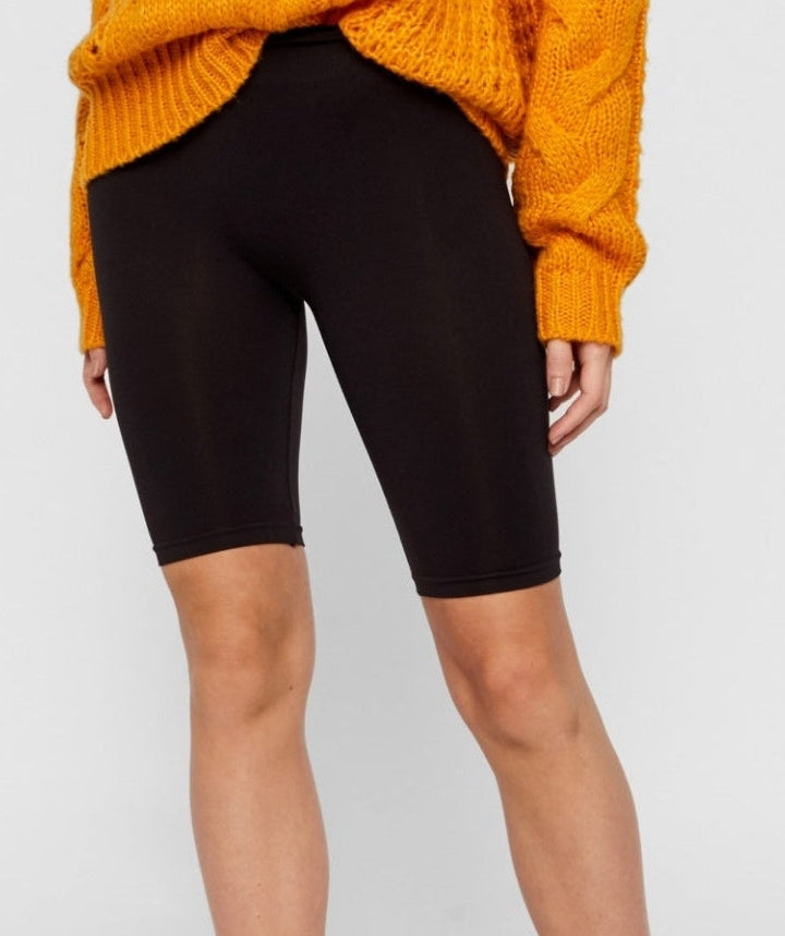 Pieces - London Shorts (Black)